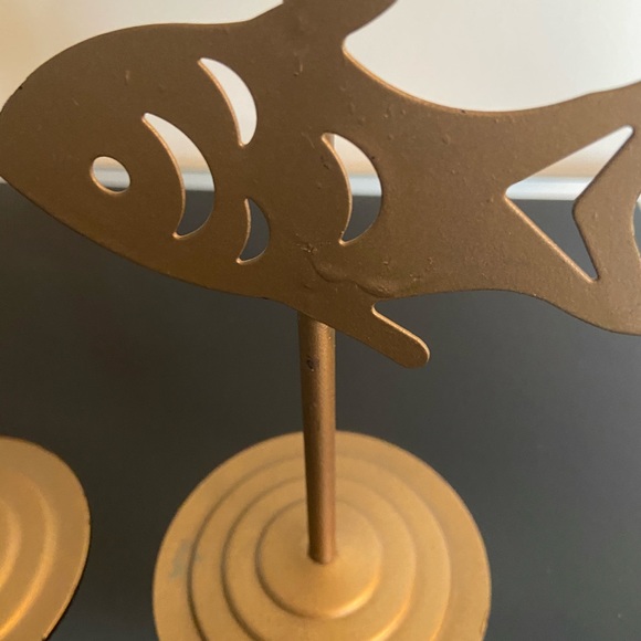 Pair of Brass colored fish and shell candle holder - Picture 2 of 9